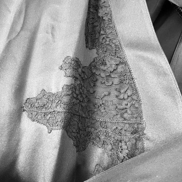 Gorgeous Lingerie Robe and Thong Set - Picture 3 of 13